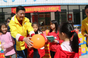 “匠心鑄夢” ——縱覽線纜集團(tuán)赴東蘭縣花香鄉(xiāng)中心小學(xué)捐贈(zèng)活動(dòng) ...