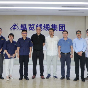 云南省機械工業(yè)行業(yè)協(xié)會、昆明電纜集團昆電工電纜有限公司領(lǐng)導(dǎo)一行到縱覽線纜集團參觀交流